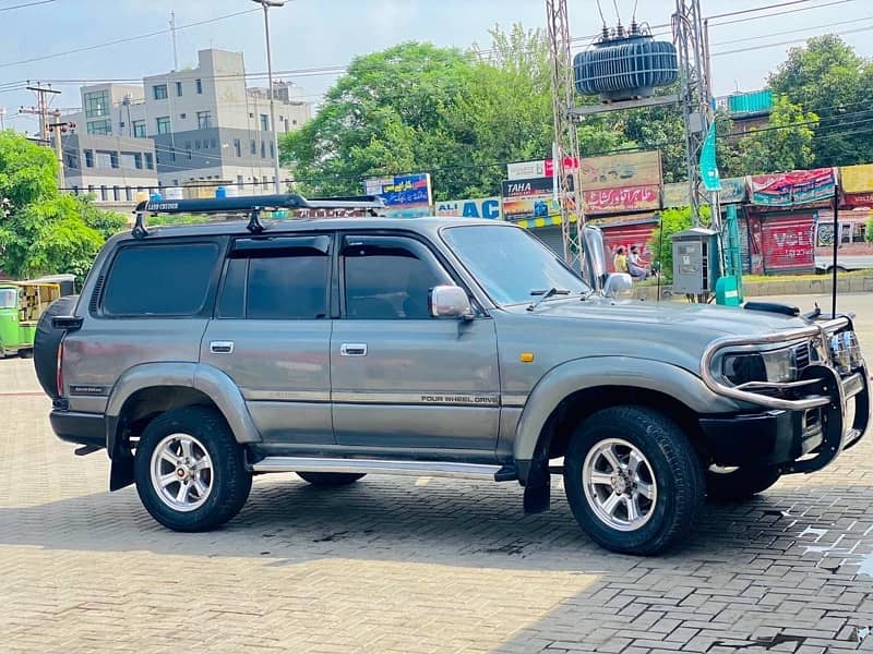 Toyota LandCruiser 1990 model 1