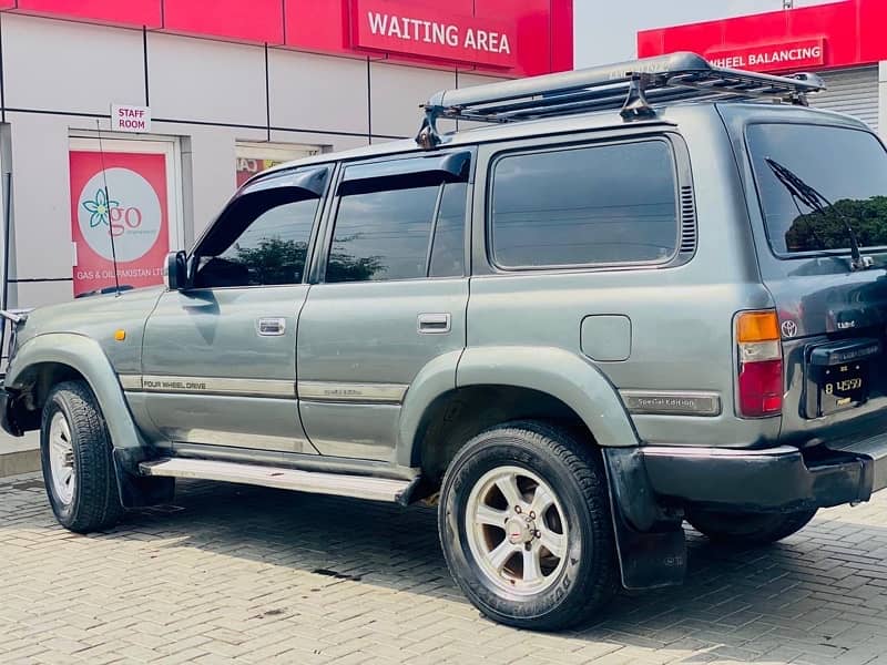 Toyota LandCruiser 1990 model 2