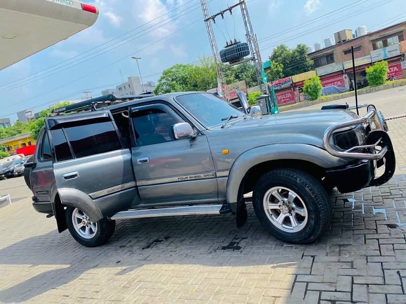 Toyota LandCruiser 1990 model 3