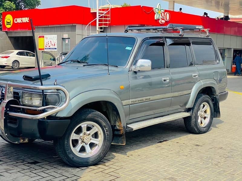 Toyota LandCruiser 1990 model 4