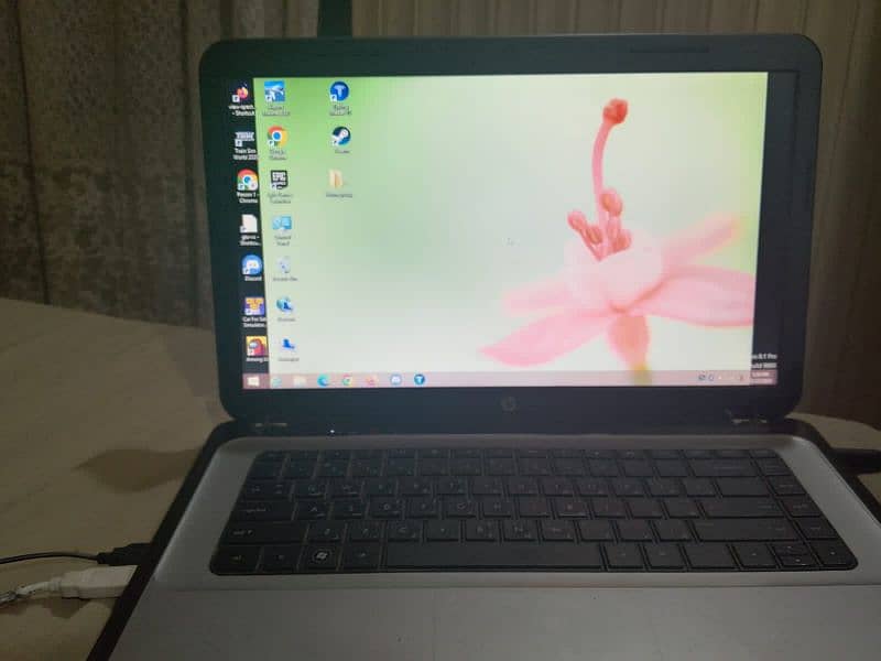 hp laptop read the description delivery awailable 1