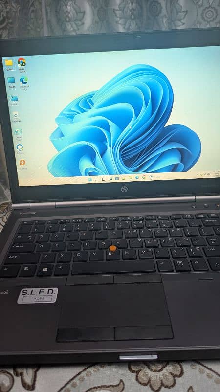 HP LAPTOP 8470W 1