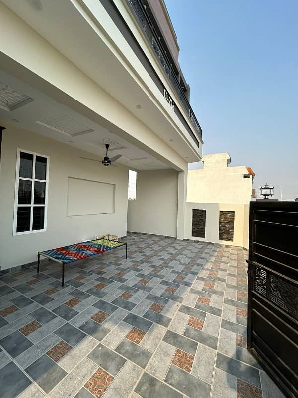 Luxury Corner House Available For Sale 2