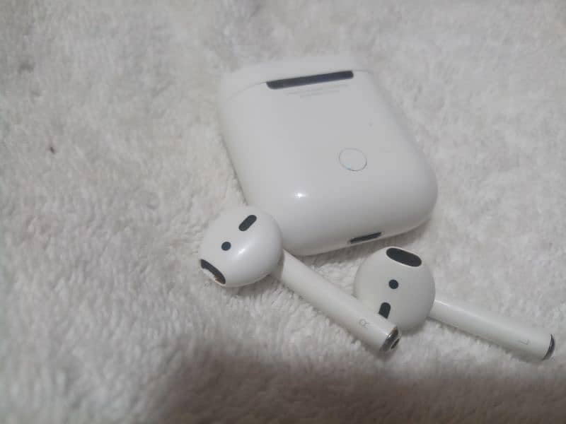 i phone airpods 0