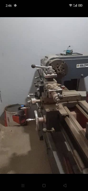 lathe Machine 5.5 ft 4