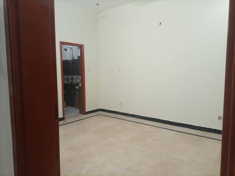 Ground floor and basement for rent 4