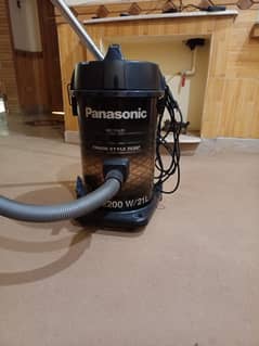 Panasonic Vacuum Cleaner 2200W 21L (MC-YL635) - Brand New/ Little Used