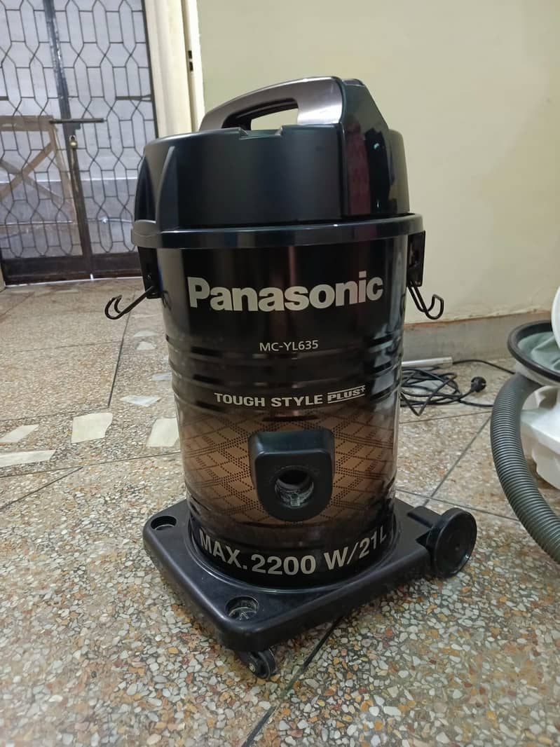 Panasonic Vacuum Cleaner 2200W 21L (MC-YL635) - Brand New/ Little Used 2