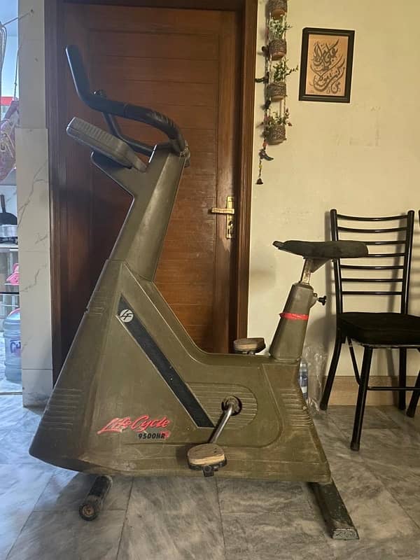 Life Fitness 9500HR Upright Bike 2