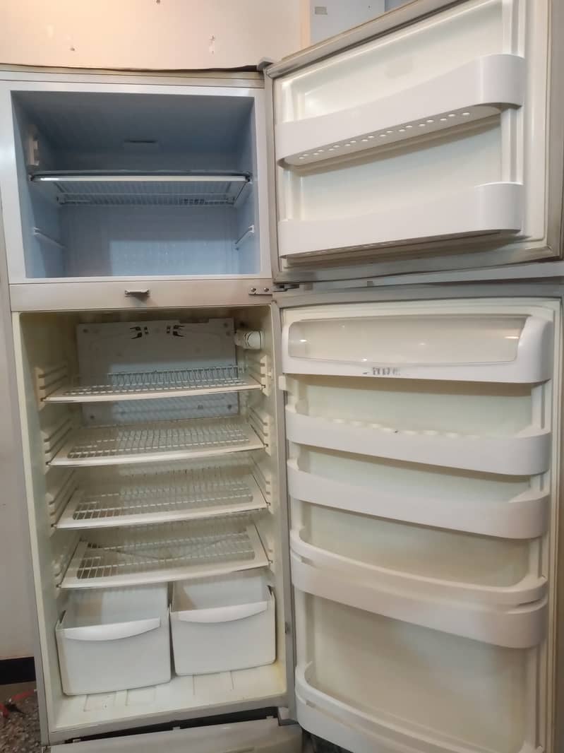 Pel refrigerator good condition / full size . 0