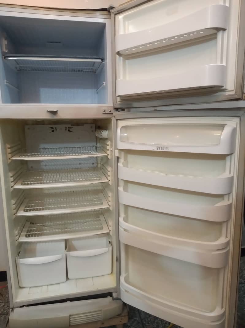 Pel refrigerator good condition / full size . 1