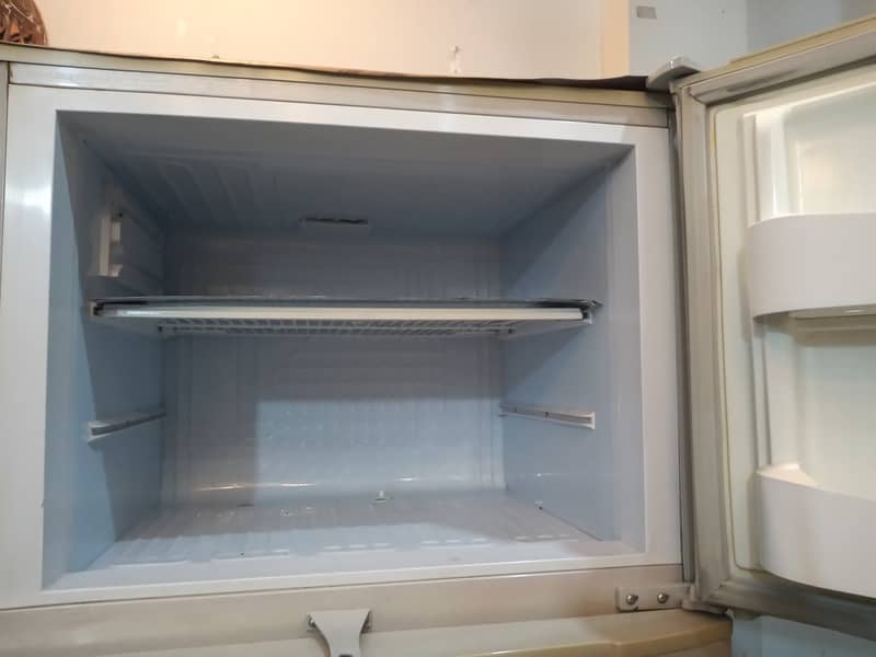 Pel refrigerator good condition / full size . 2