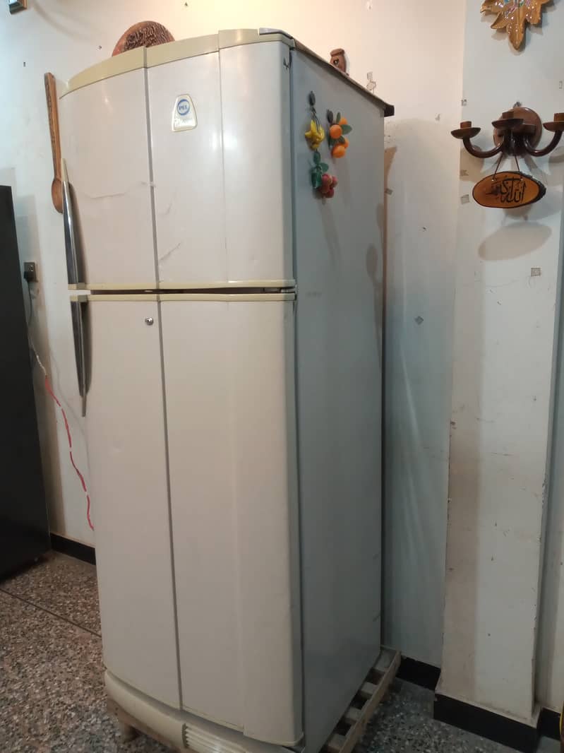 Pel refrigerator good condition / full size . 4