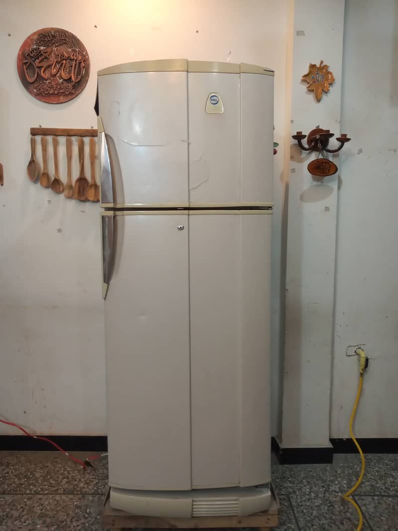 Pel refrigerator good condition / full size . 8