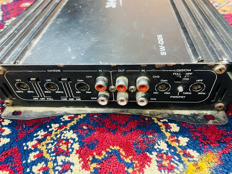 4 channel Amplifer Shock power 0