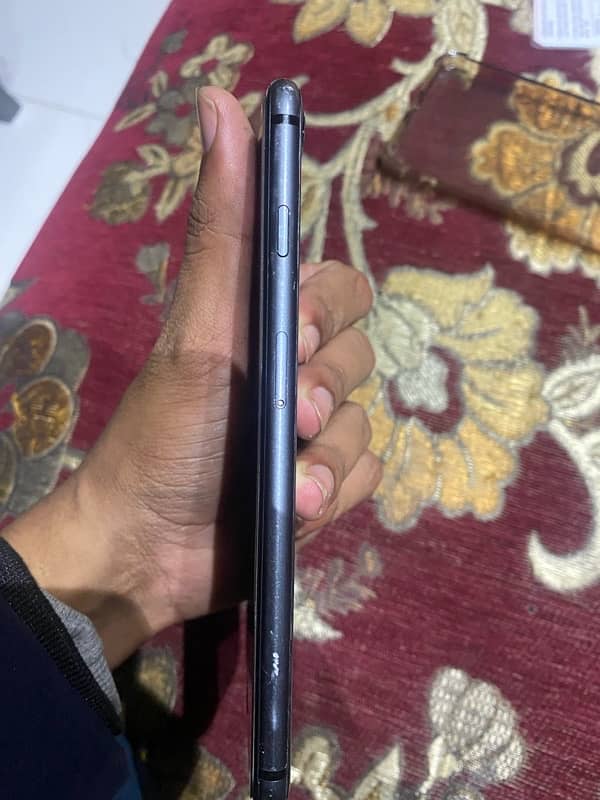 iPhone 8 Plus  jv pta approved 64 gb back crack trutone off 0