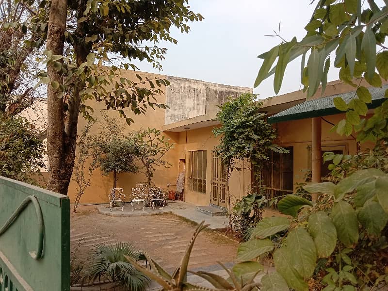 Corner House In Gulistan Colony 0