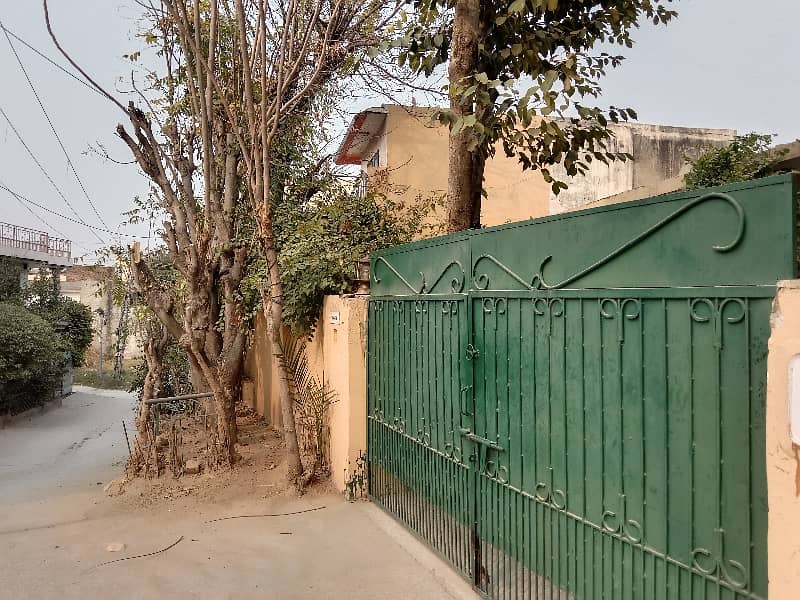 Corner House In Gulistan Colony 1