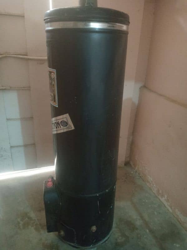 full Size Geyser for sell slightly used and excellent condition 4