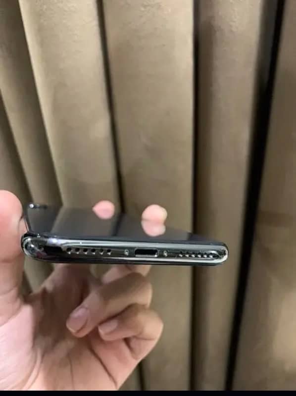 iPhone X | 64GB | 100% Battery Health (Just like new) 2