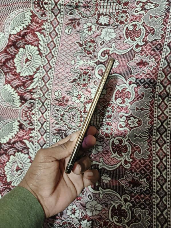 I phone Xs Max Pta Approved 64 gb . 75% battery health  for sale 5