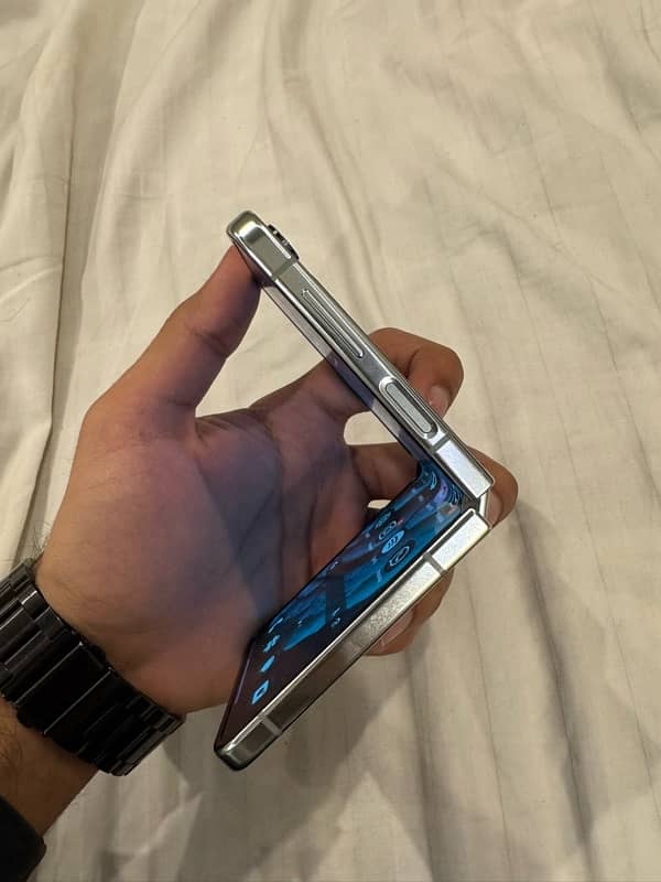 Samsung Z Flip 5 | 512 GB | Folding Phone | Contact on Whatsapp Only 0