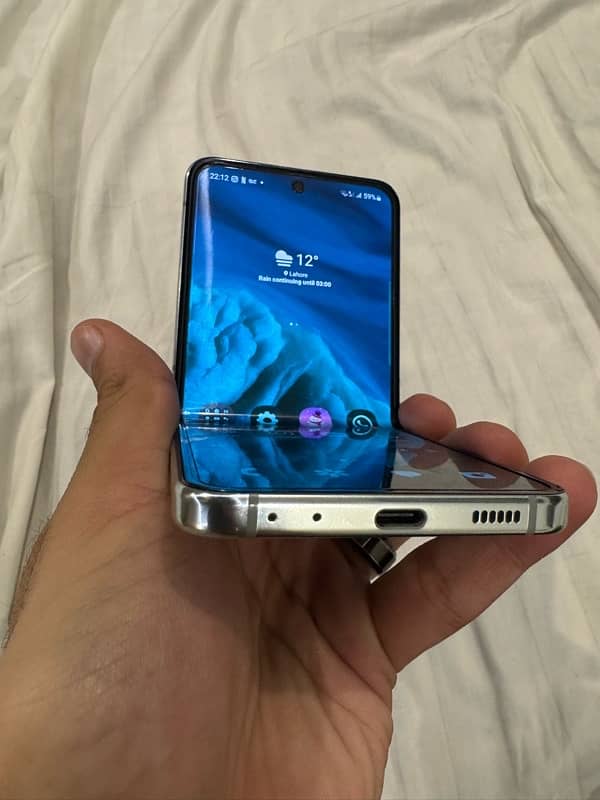 Samsung Z Flip 5 | 512 GB | Folding Phone | Contact on Whatsapp Only 4