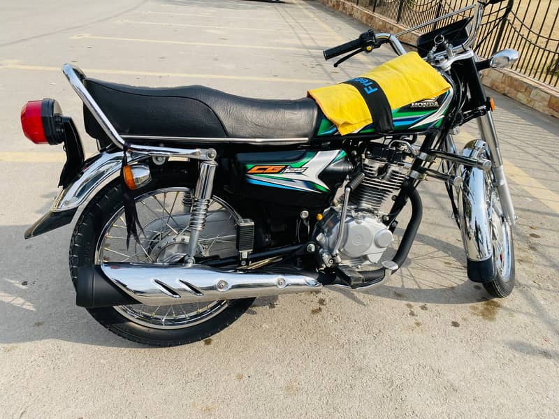 Honda CG 125 2023 Purchased on 31-Jan-24 only 2200 km chali huwi 5