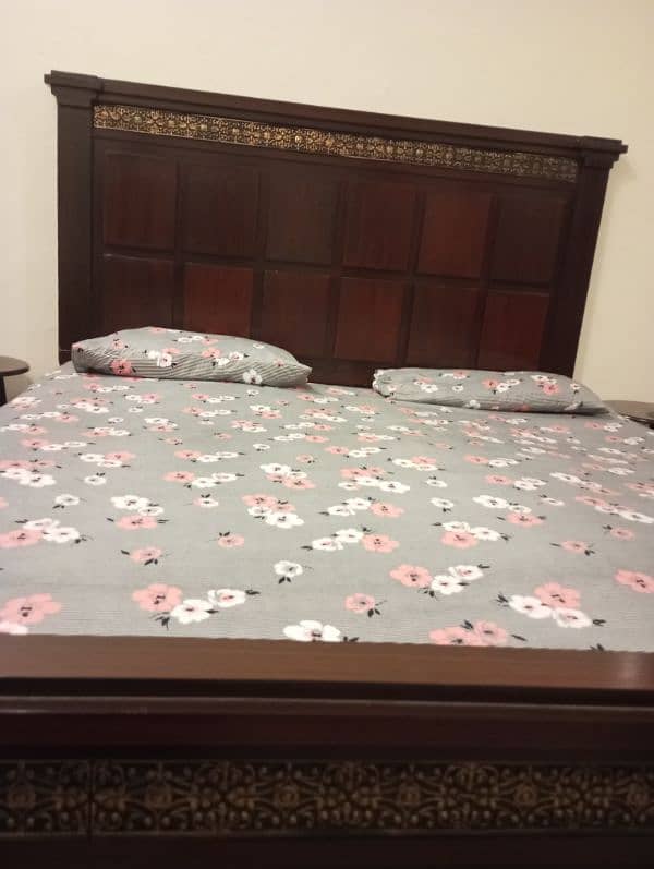 King size bed 3