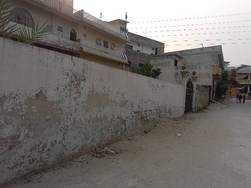 Beautiful House In Gulistan Colony 1