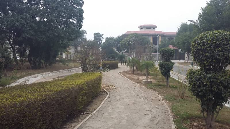 1 Kanal Cheapest price plot for sale in Sukh Chayn Gardens Lahore 10