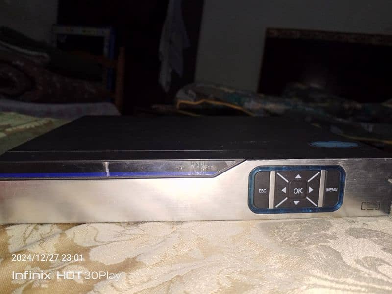 DVr with hard 500gb with 4 CCTV camera for sale 2