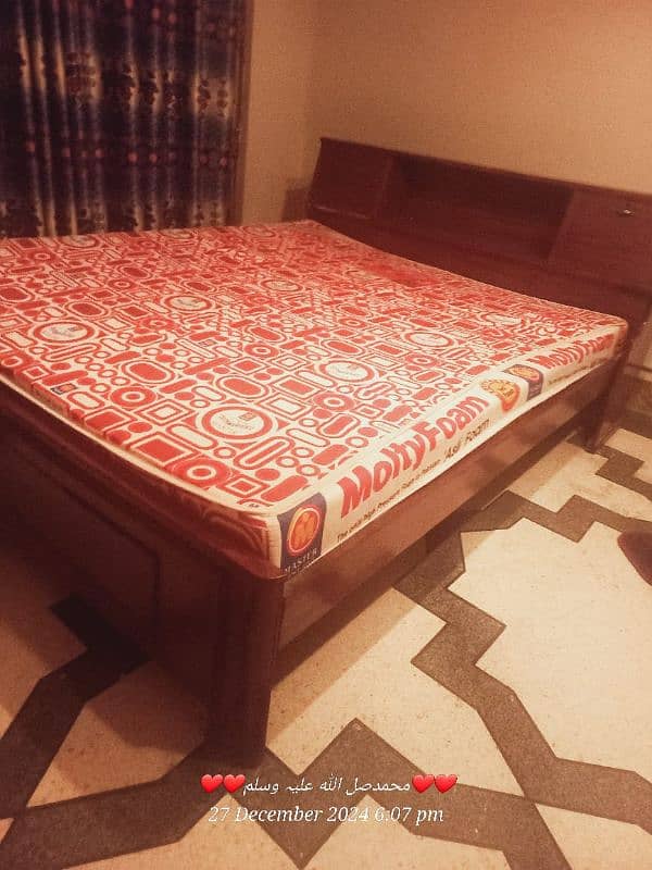 good quality wooden bed with matres 0