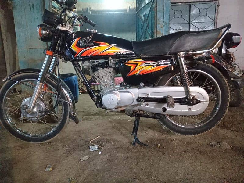 HONDA CG 125 2021 KARACHI NO 9 MONTH 2021 NUT TO NUT GENIUN 1