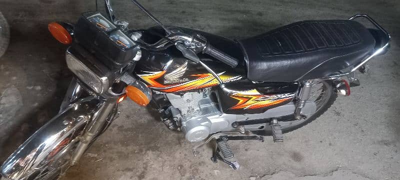 HONDA CG 125 2021 KARACHI NO 9 MONTH 2021 NUT TO NUT GENIUN 2