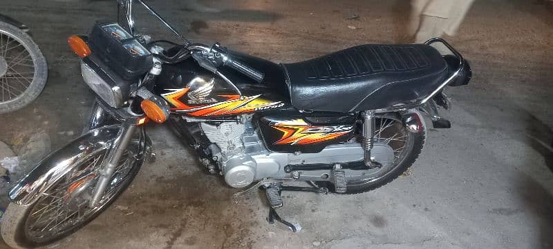 HONDA CG 125 2021 KARACHI NO 9 MONTH 2021 NUT TO NUT GENIUN 4