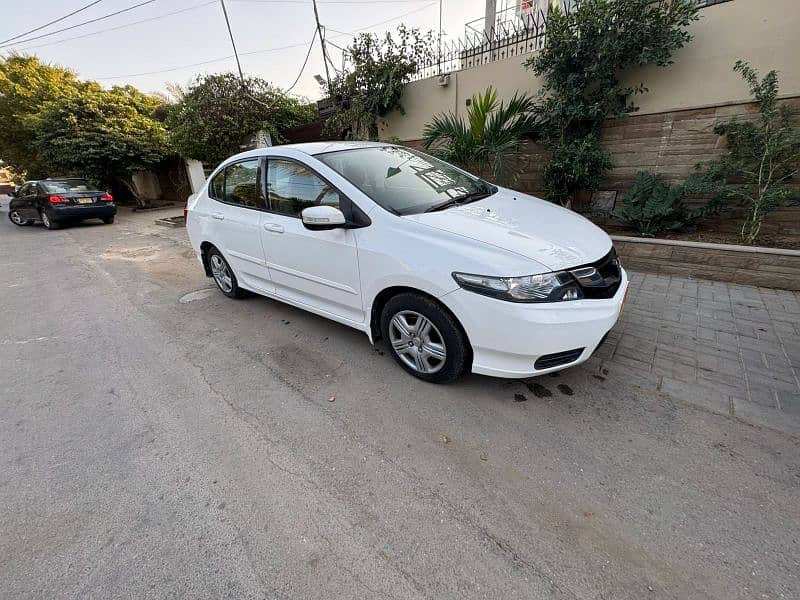 Honda City 2018 1 owner full original  white karachi sindh 0