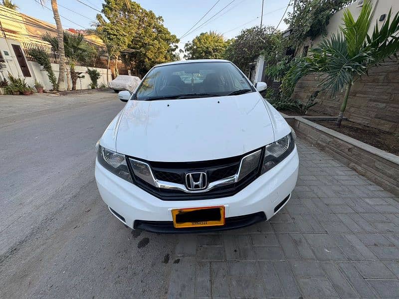 Honda City 2018 1 owner full original  white karachi sindh 1