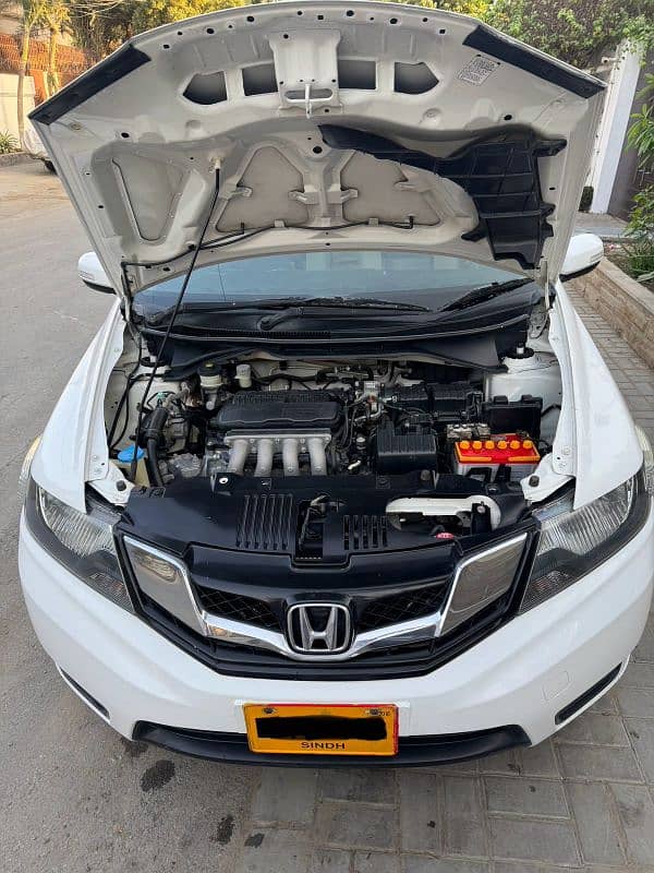 Honda City 2018 1 owner full original  white karachi sindh 8