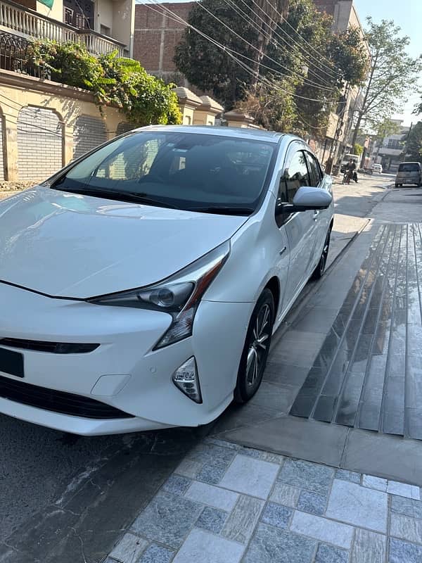 Toyota Prius 2017 3