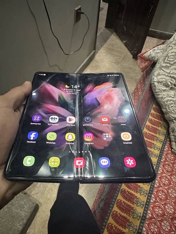 Samsung Galaxy Fold 3 8