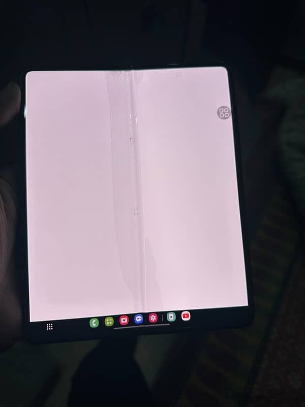 Samsung Galaxy Fold 3 9