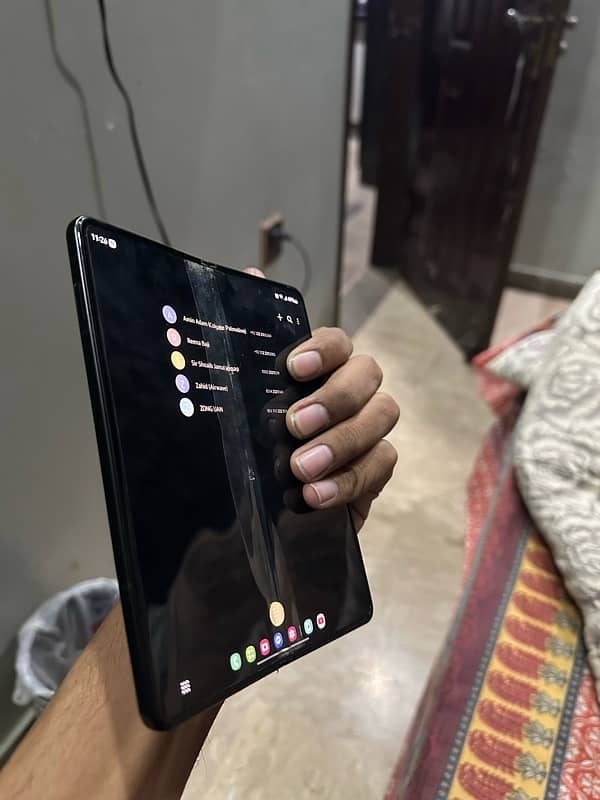 Samsung Galaxy Fold 3 13