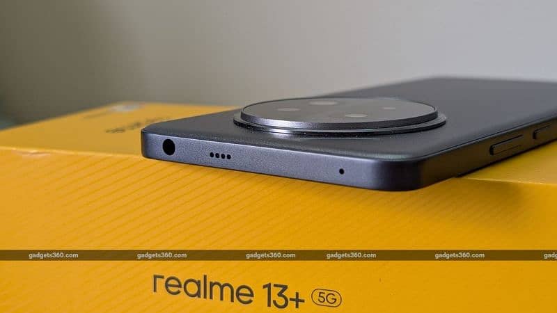 Realme 13+ 12 GB 256GB purple Clr 2