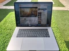 MacBook pro 2019(15.4inch)core i9 32GB ram 512gb SSD