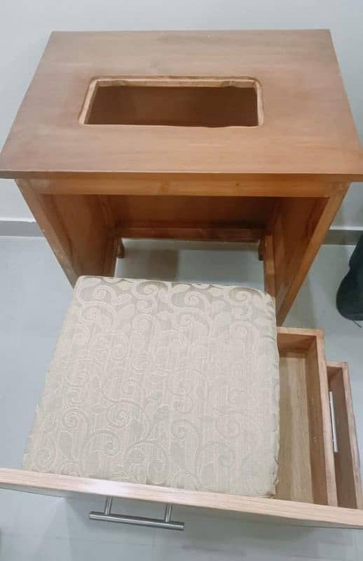 Sewing Machine table with sliding chair 3