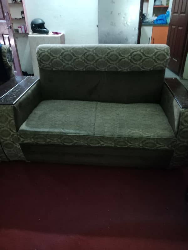 2 sofa set. 5 seater and 7 seatr 0