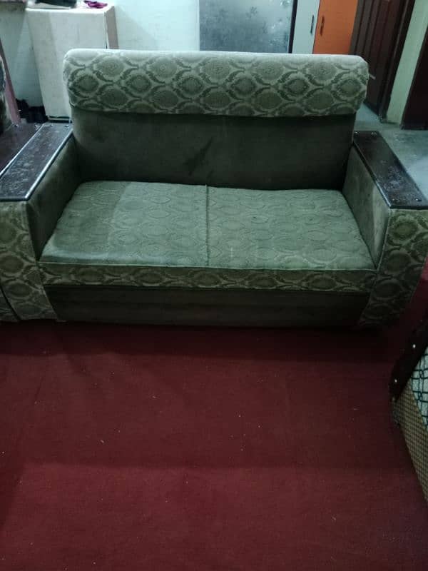 2 sofa set. 5 seater and 7 seatr 2