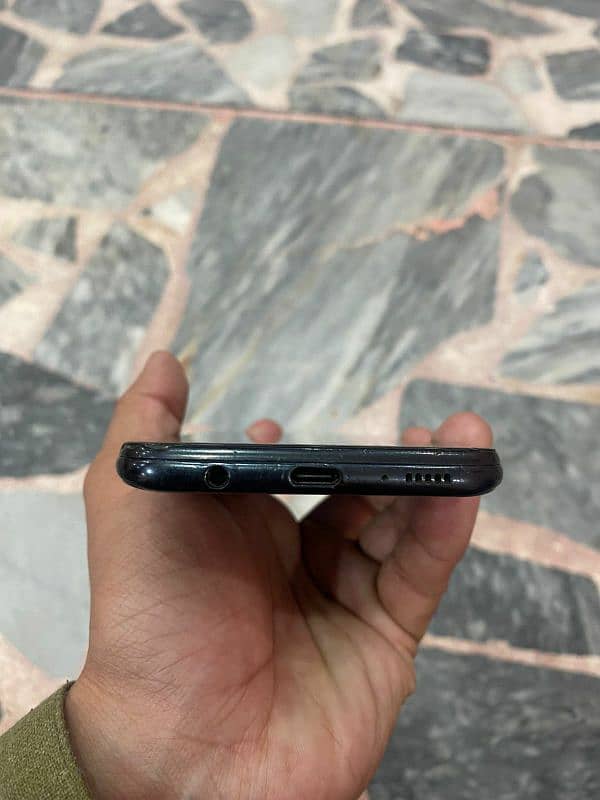 Samsung Galaxy A30 mobile for sell 3