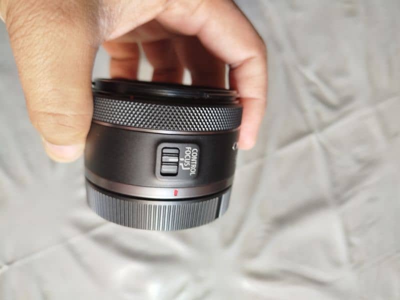 RF 50 1.8 Lens 1